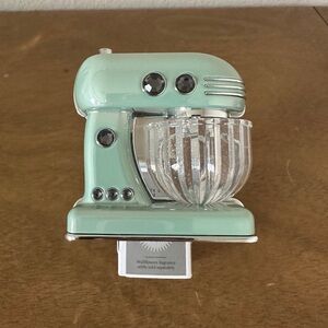 NWT bath and body works KITCHEN MIXER nightlight wallflower plug in